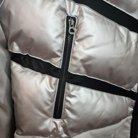 zuda Quilted Silver Pearlized Puffer Jacket with Hood - Picture 12 of 16